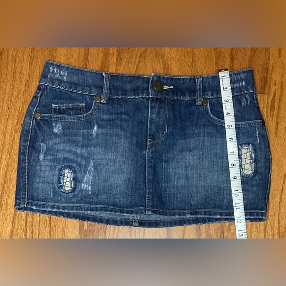 Decree- Denim distressed mini skirt‎ Size 9 - Picture 3 of 6